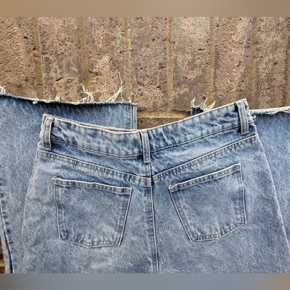 Fashion Nova Women's Light Blue Straight Jeans - Picture 4 of 6